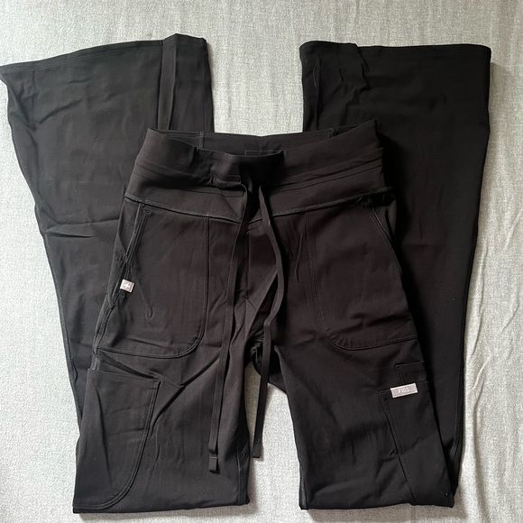 Figs high waisted Seville flare scrub leggings - Picture 10 of 11